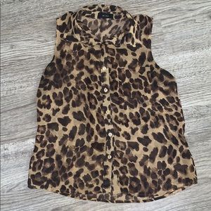 Leopard print sleeveless blouse